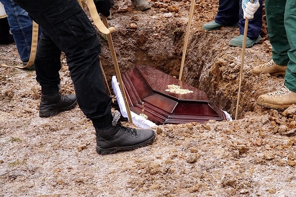 Ölümünü inandırıcı göstermek için vücudunu soğuttu