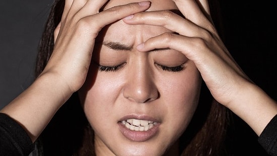Warning Signs You Are a Victim of Floodlighting, the New Manipulation Method