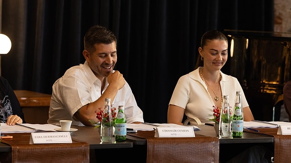 Cihangir Ceyhan ve Burcu Özberk başrollerini paylaşacağı Anne Yarısı dizisinin okuma provası gerçekleştirildi.