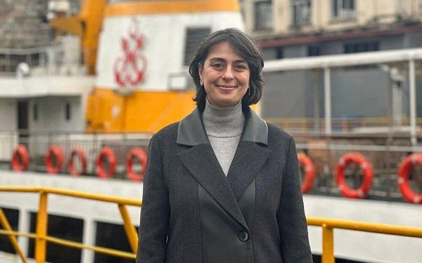 Sabah saatlerinde Üsküdar Belediyesi'ne operasyon düzenlendi.