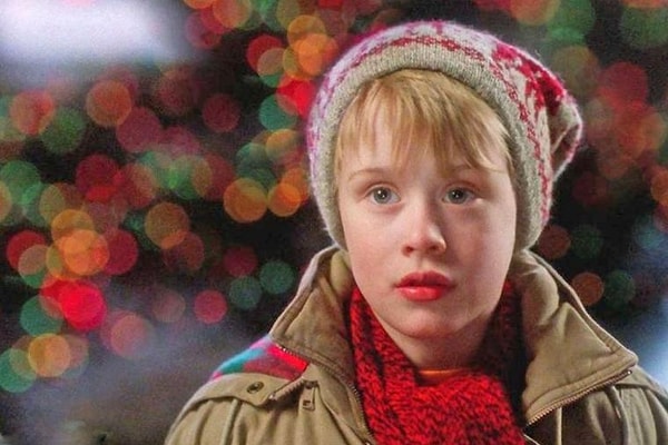 Disney 36 yıl sonra Evde Tek Başına (Home Alone) filmi için Macaulay Culkin ile görüşmelere başladı.