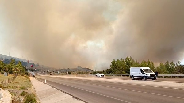 Antalya'da pek çok noktada orman yangını.