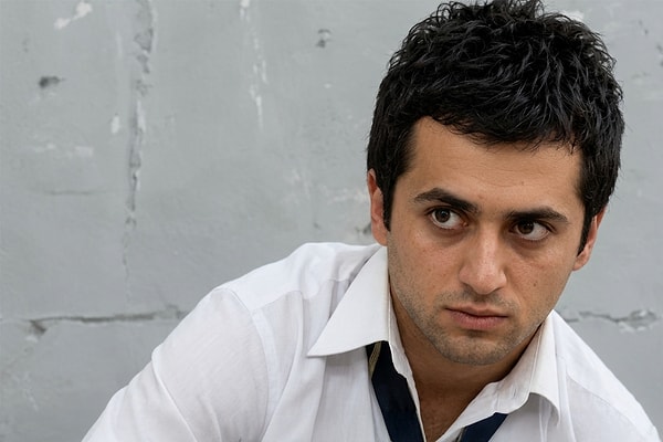 When reminiscing about the unforgettable youth series of the 2000s, "Arka Sıradakiler" undoubtedly comes to mind as one of the first productions.