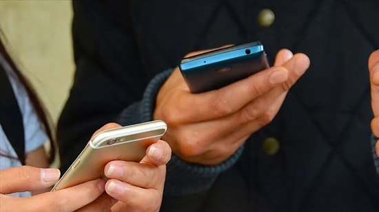 Company to Cut Salary for Using Phones at Work