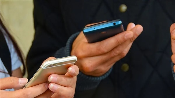 Company to Cut Salary for Using Phones at Work