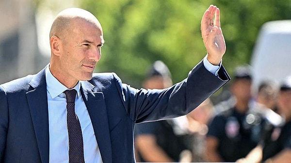Gelir olarak Deschamps'ı geçti.