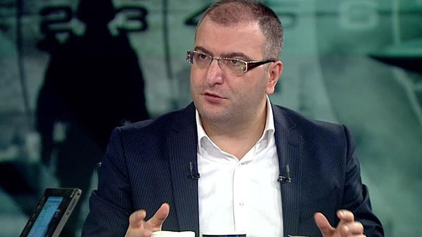 Suçlamalar:  "Halkı yanıltıcı bilgiyi alenen yayma" ve "şantaj"