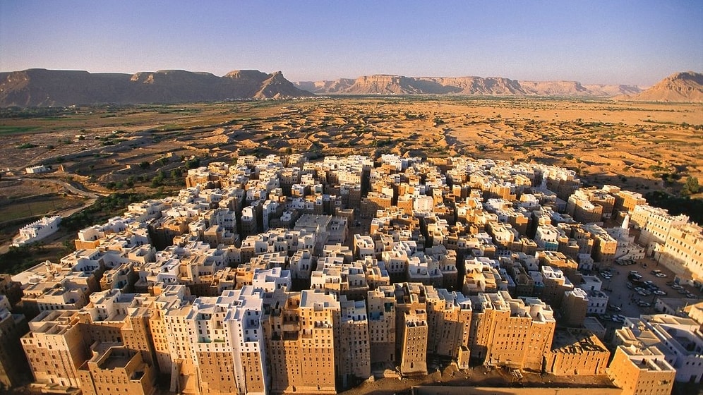 Skyscrapers Built From Mud and Straw in the Middle of the Desert