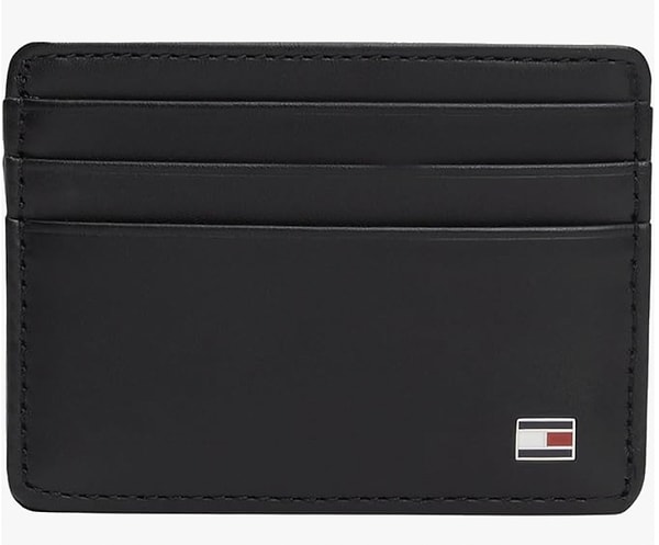 Tommy Hilfiger erkek deri kartlık %37 net indirimle 2.499,00 TL'den 1.569,90 TL'ye düştü!