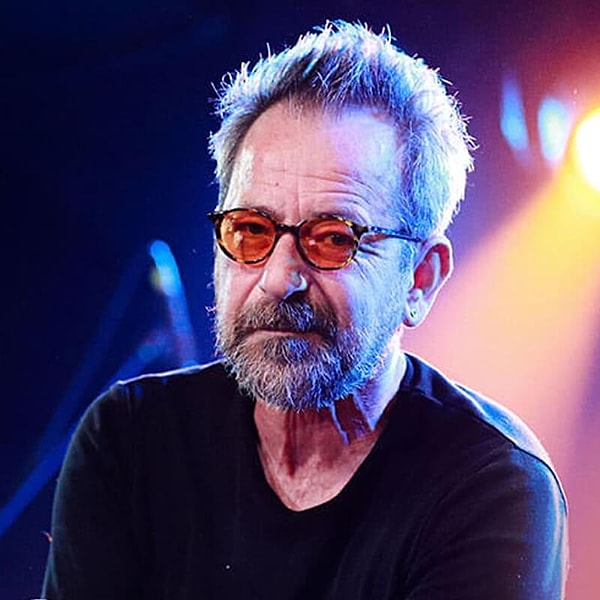 Feridun Düzağac, a leading figure in Turkish rock music, has been captivating a wide audience for years with his unique style of expressing melancholy, love, and loneliness.