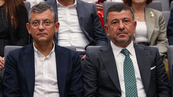 Yeni Parti Genel Başkanı Özgür Özel ve Milletvekili Veli Ağbaba için "rüşvet" suçlamasıyla fezleke hazırlandı.