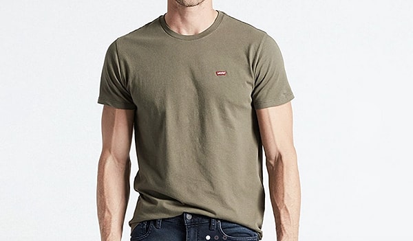 Levi's erkek haki tişört %40 net indirimle 999,90 TL'den 599,99 TL'ye düştü!
