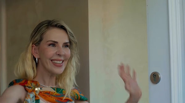 Arka Sokaklar'dan ayrılan Oya Okar'ın yeni dizisi Başkalarının Hayatı'ndaki ilk karesi!