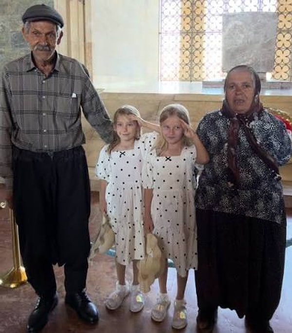 O fotoğraflar hepimizin yüreğini ısıtırken Sevgi Varsa Engel Yok derneği başkanı Zeynep Öğretmen çiftin mağdur edildiğini anlattı.
