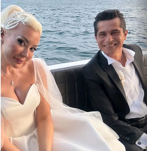 Türk televizyon ve sinema dünyasının başarılı oyuncularından İsmail Hacıoğlu, özel hayatıyla da yıllardır magazin gündeminden düşmeyen isimler arasında yer alıyor.