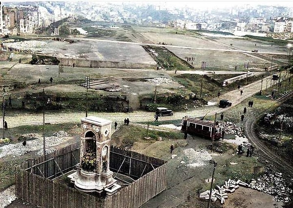 Taksim Meydanı inşa edilirken