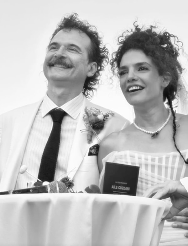 Bir süredir yeni projelerinden çok gözlerden uzak yaşamayı tercih eden Hare Sürel, geçtiğimiz saatlerde gelen sürpriz haberle yeniden gündeme oturdu.