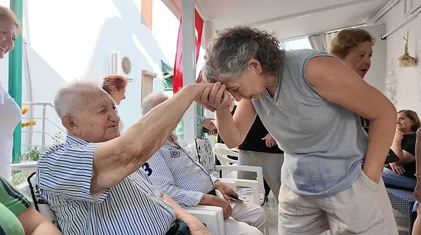 101 yaşındaki Çobanoğlu'nun hayatındaki en büyük kırılmalardan biri ise eşini kaybetmesi oldu.