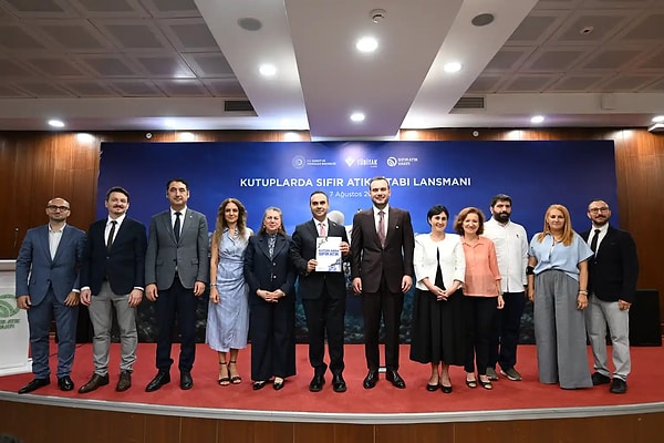 Sıfır Atık Vakfı Başkanı Samed Ağırbaş: "Biz Türkiye olarak dünya ortalamasının yüzde 44 üzerinde plastik atık üretiyoruz."