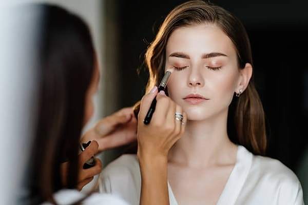 6. Kuaförler ve Makyaj Sanatçıları