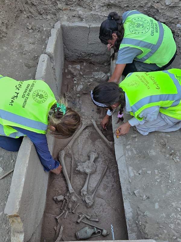 Aspendos'ta ilk kez Doğu Nekropolisi gün yüzüne çıkarıldı