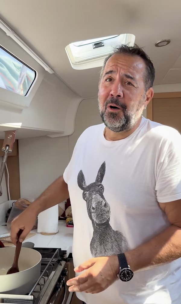 Ata Demirer’den şeflere taş çıkartan ahtapotlu bulgur pilavı tarifi.