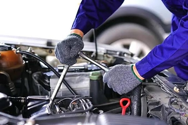 5. Otomobil tamirleri insanların yeni araç almak yerine eskisini kullanmayı seçtiğini gösteriyor.