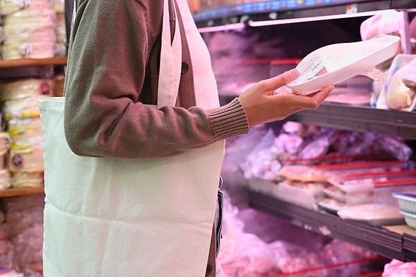 6. Büyük bir market zincirinin mahalle bakkalına göre ürünleri daha ucuza satabilmesi üretim ve alım hacmi arttıkça maliyetin düşmesiyle ilgilidir. Bu durumun adı nedir?