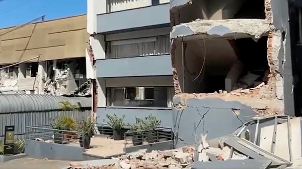 Kolombiya'nın batısında meydana gelen 7,4 büyüklüğündeki deprem büyük yıkıma yol açtı.