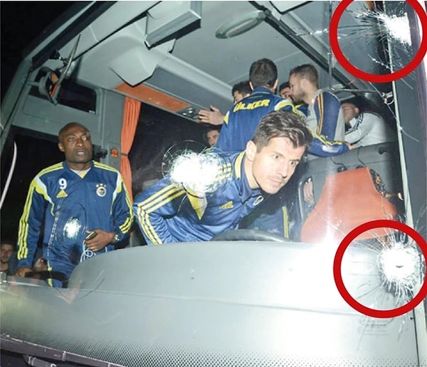 Adalet Bakanı Akın Gürlek, sosyal medya hesabından yaptığı paylaşımda, Fenerbahçe futbol takımını taşıyan otobüse 4 Nisan 2015 tarihinde Trabzon’da gerçekleştirilen silahlı saldırının yeniden soruşturma kapsamına alındığını belirtti. Saldırıda otobüs şoförü ağır yaralanmış, futbolcular ve kulüp görevlileri büyük tehlike atlatmıştı.