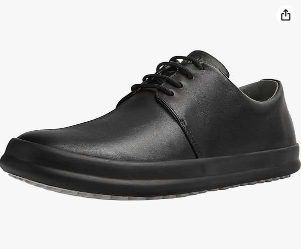 Camper Chasis, klasik Blucher bağcık tasarımı ile spor sneaker tabanını muhteşem bir dengede birleştiriyor.