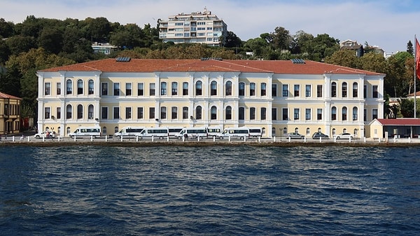 Galatasaray Lisesi, İstanbul'un en iyi 3. lisesi oldu.