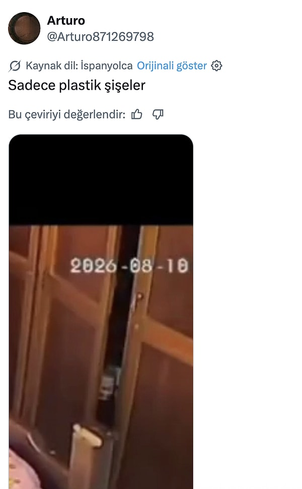 Videoyu durduranlar bu cisimlerin plastik şişe olduğunu anlasa da yorumlar gelmeye devam etti.