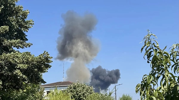 Yalova'da askeri uçak düştü, pilot atlayarak kurtuldu.