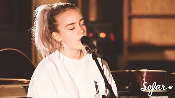 Billie Eilish de böyle bir salonda çaldı...