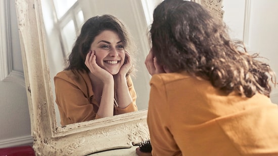 Rehearsing in the Mirror: 4 Zodiac Signs That Always Have Full Conversations With Themselves