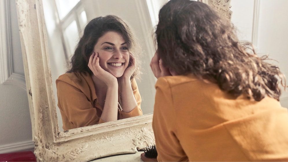 Rehearsing in the Mirror: 4 Zodiac Signs That Always Have Full Conversations With Themselves