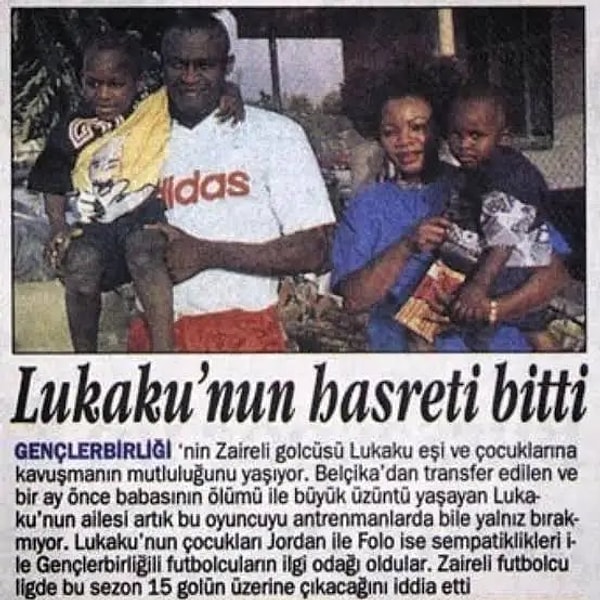Eski bir gazete köşesinde ise Roger Lukaku'nun ailesine kavuştuğu haberi yer alıyordu.