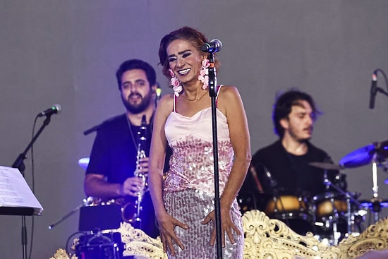 Cameras Capture Yıldız Tilbe's Tense Moment With Security After Concert