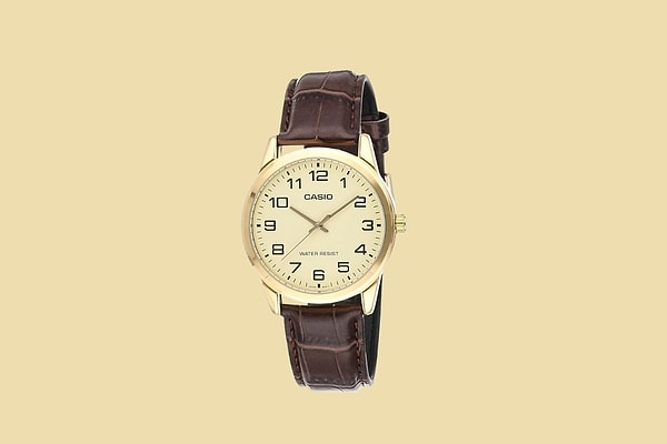 Casio Erkek MTP-V001GL-9BUDF Kol Saati, altın rengi kasası ve şık kadranıyla klasik ve zarif bir tasarımıyla dikkat çekiyor.