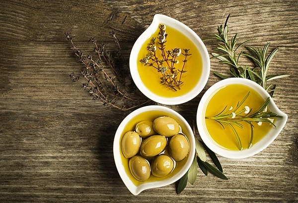 Evet, zeytin yağı da temizlikte kullanılıyor.