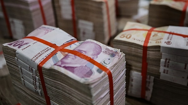 İşverenden aldıkları maaş toplamı 330 bin TL’nin üzerine çıkan çalışanların yıllık beyanname vermesi gerekiyordu.