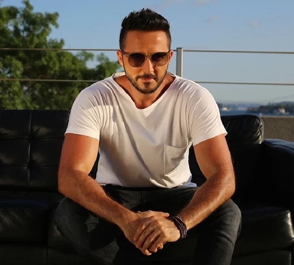 Gökhan Özen, a memorable figure from the 2000s, has been one of the most familiar faces in the music world for many years.