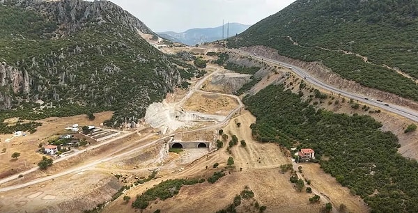 Dağın altına inşa edilen ikiz tüneller tamamlandığında, bölgedeki ulaşım konforu baştan aşağı değişecek: