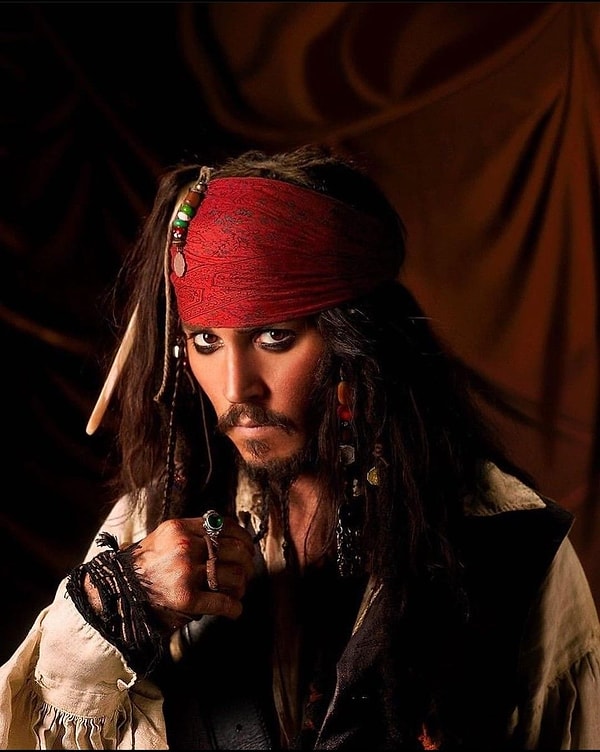 Johnny Depp'in Hollywood'da canlandırdığı onlarca karakter var ama kabul edelim, Jack Sparrow'un yeri bambaşka!