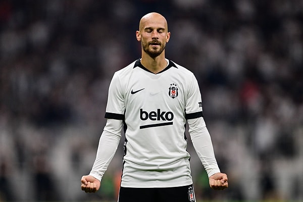 Yeni sezonun ilk maçında perdeyi Cerny açtı!