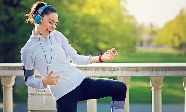 Uzmanlar, her an müzik dinleme ihtiyacının kesinlikle bir psikolojik rahatsızlık ya da bağımlılık olarak görülmemesi gerektiğinin altını çiziyor.
