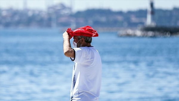 Istanbul is bracing itself for a scorching heatwave! A double whammy of hot air waves is on the way, both from Africa and the Persian Gulf.