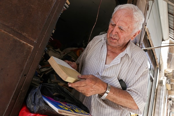Ancak 91 yaşındaki sahafın hayatındaki en büyük eksiklik kitaplarla ilgili değil.