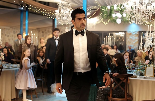 ATV'nin Kenan İmirzalıoğlu başrollü dizisi A.B.İ. için 2. sezon hazırlıkları devam ediyor.